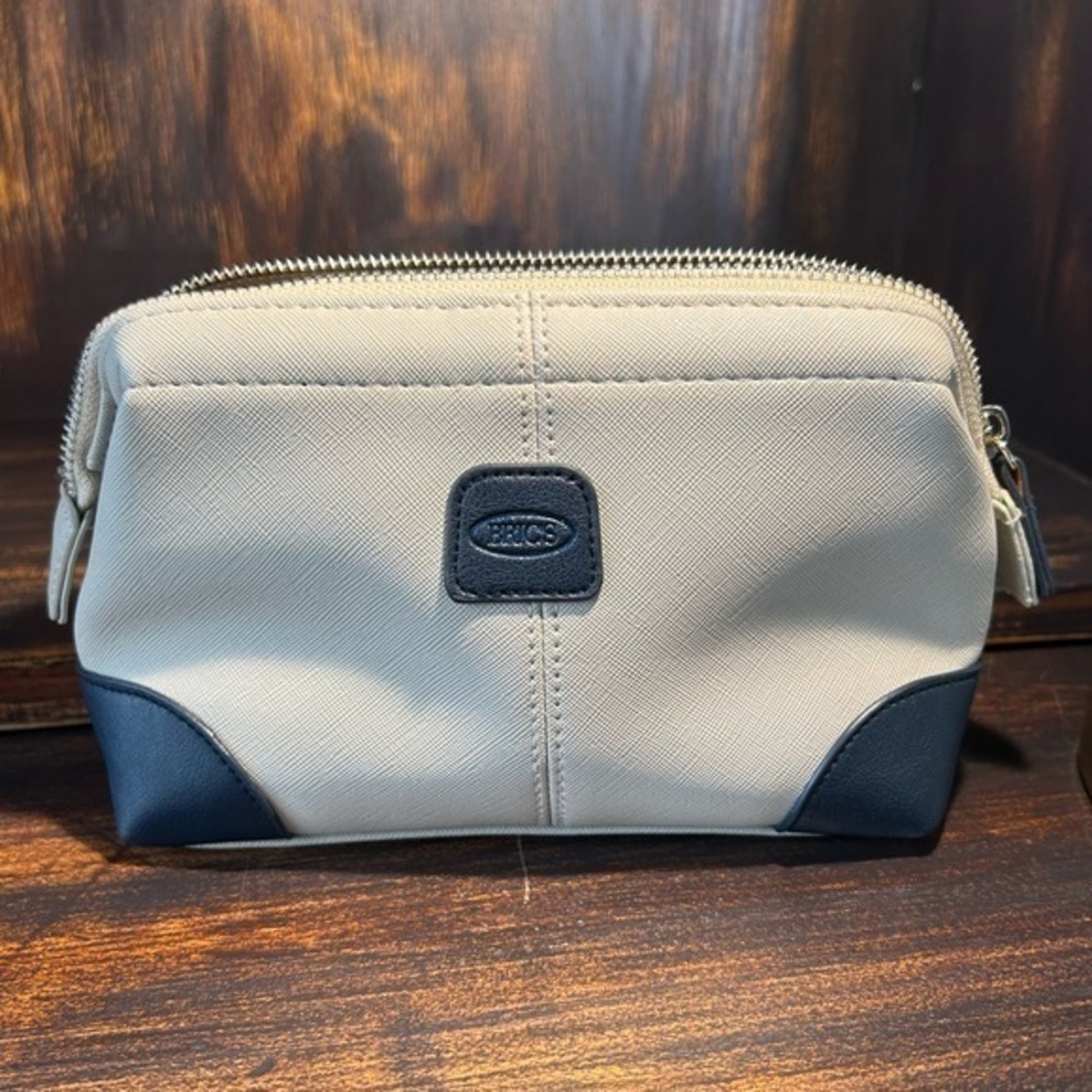 New BRIC'S Qatar Airways Business Class Travel Toiletry Ivory-white Navy Pouch